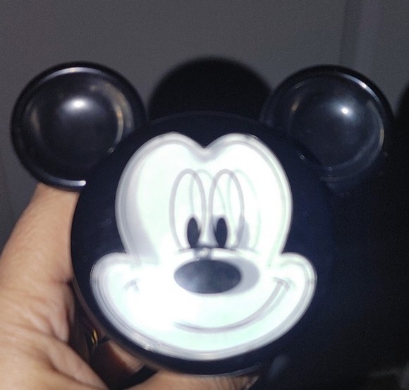 Vintage Disney Store Mickey Mouse Shaped Flashlight SEE PICS
Hard to find
Works